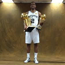 Leonard with his NBA Championship and Finals MVP trophy. (image: weartesters.com)