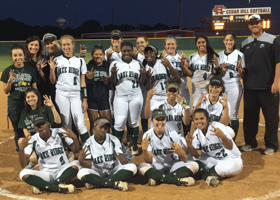 Softball poses for a picture after their game.