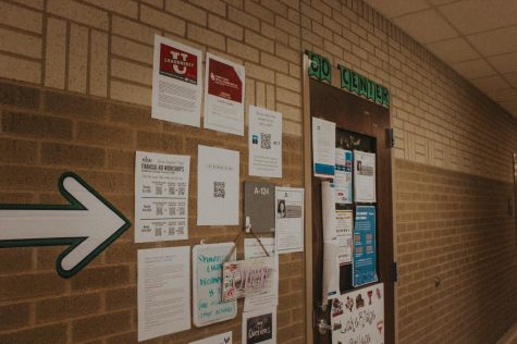 2020-2021 Seniors are beginning the application process for further education.