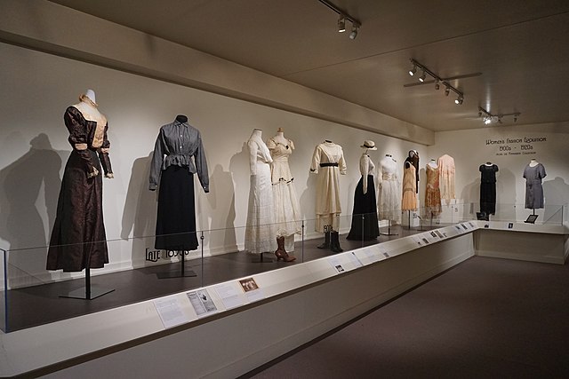 An evolution of womens fashion from the early 1900s. Features in the Grace Museum in Abilene, Texas. Photo by Michael Barera is licensed under CC BY-SA 4.0